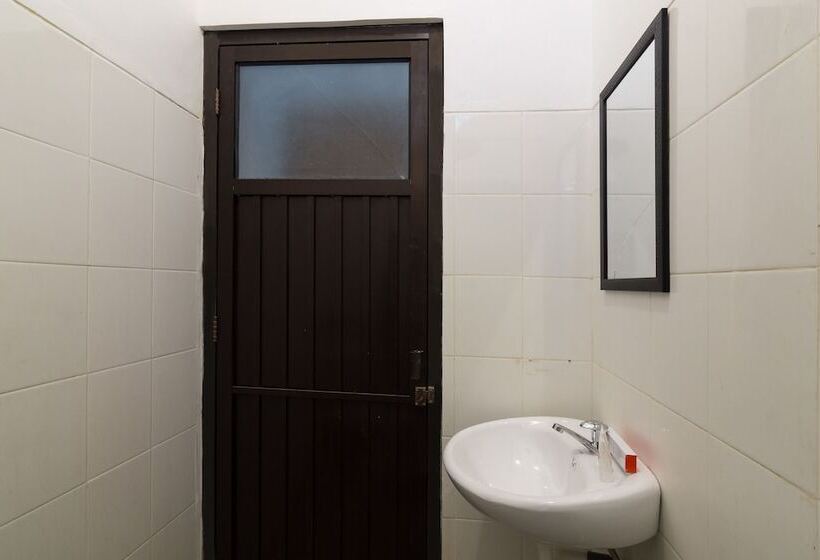 호텔 Penginapan Rb Syariah By Oyo Rooms