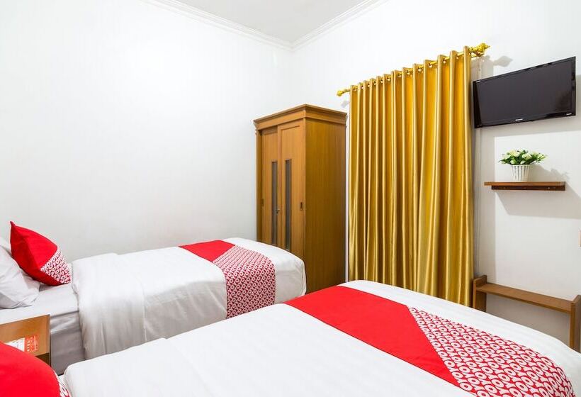هتل Penginapan Rb Syariah By Oyo Rooms
