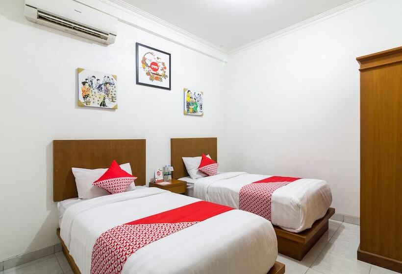 호텔 Penginapan Rb Syariah By Oyo Rooms