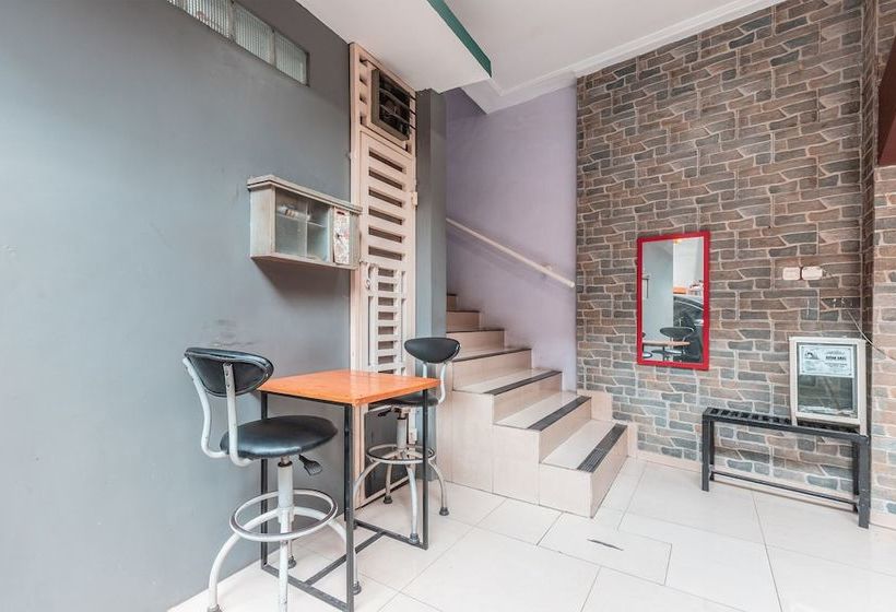 Отель Puspita Guesthouse By Oyo Rooms