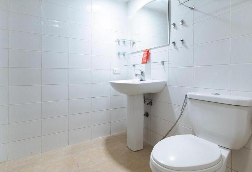 هتل Reddoorz At Kassel Residences Parañaque