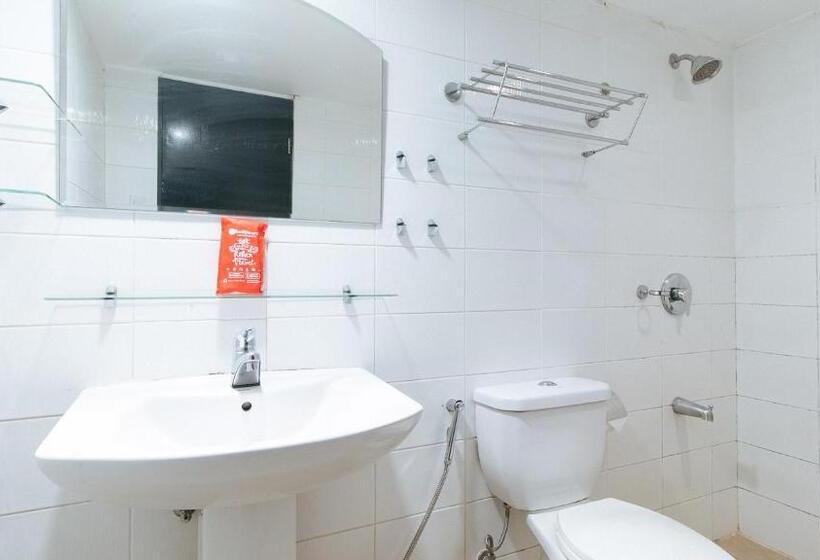 هتل Reddoorz At Kassel Residences Parañaque