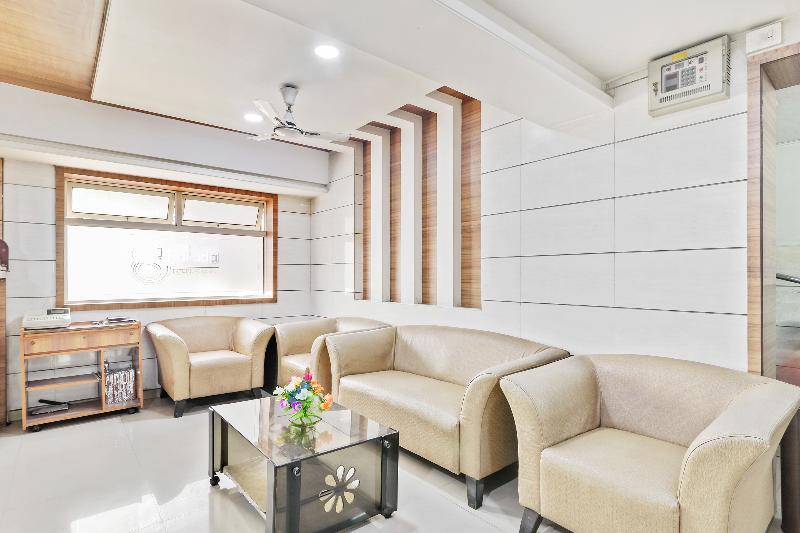 فندق Sharada International By Oyo Rooms