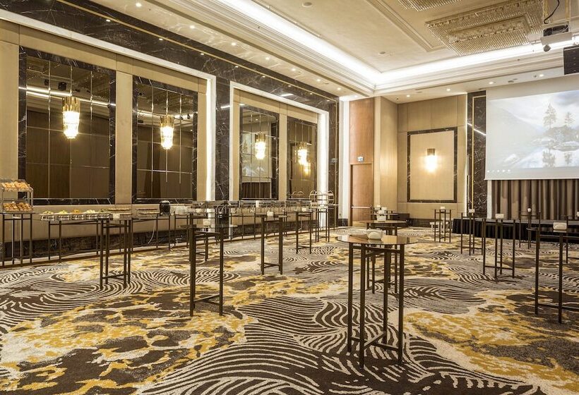 هتل Sheraton Bishkek