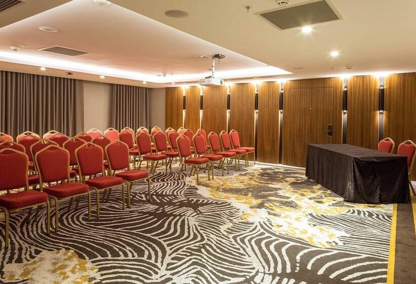 هتل Sheraton Bishkek