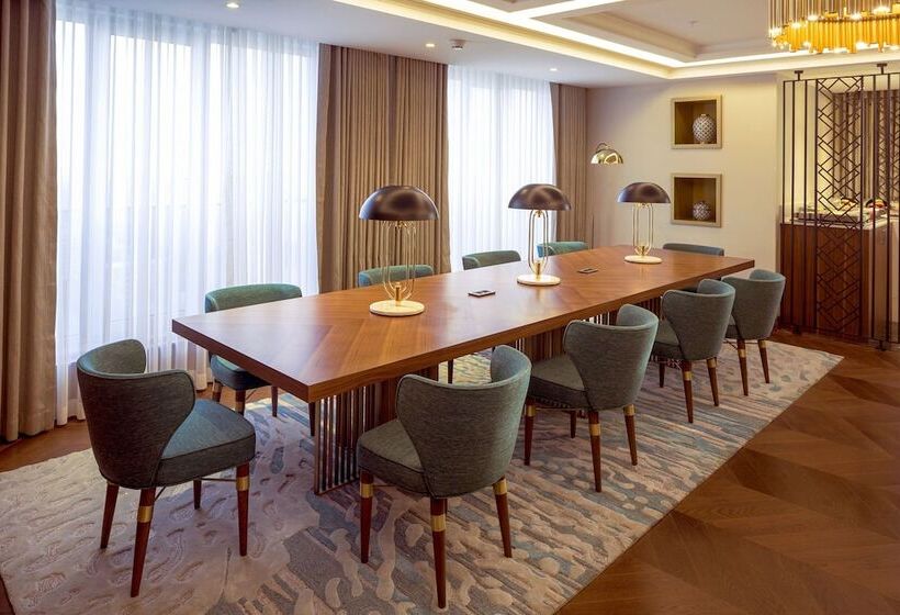 هتل Sheraton Bishkek