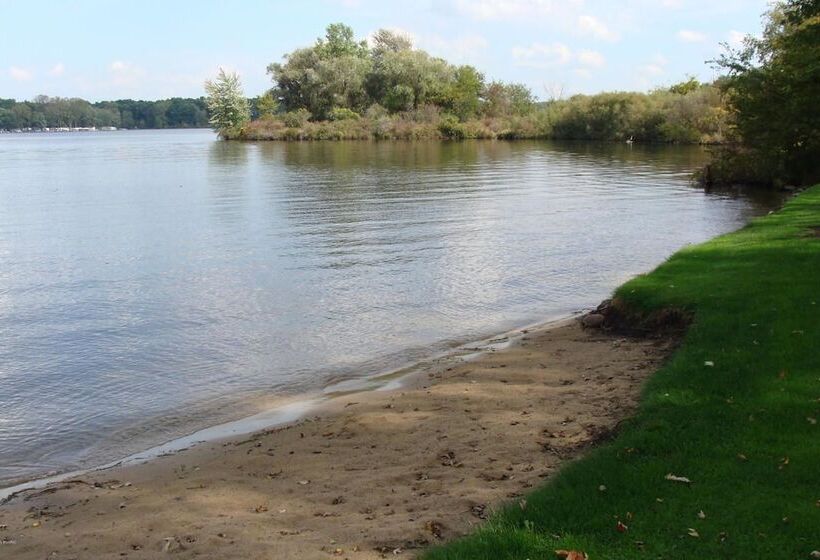 On Pointe Lakefront Resort