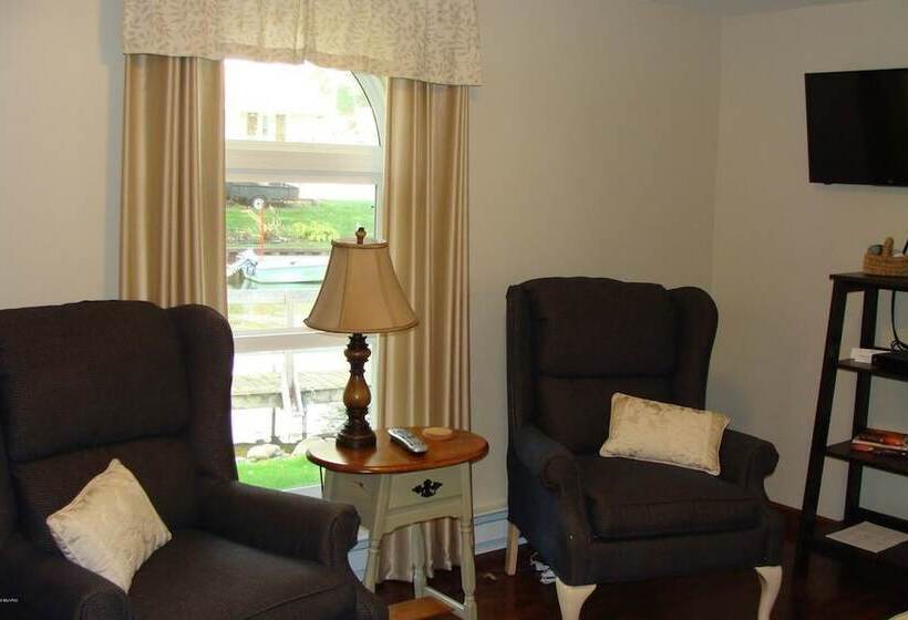 On Pointe Lakefront Resort