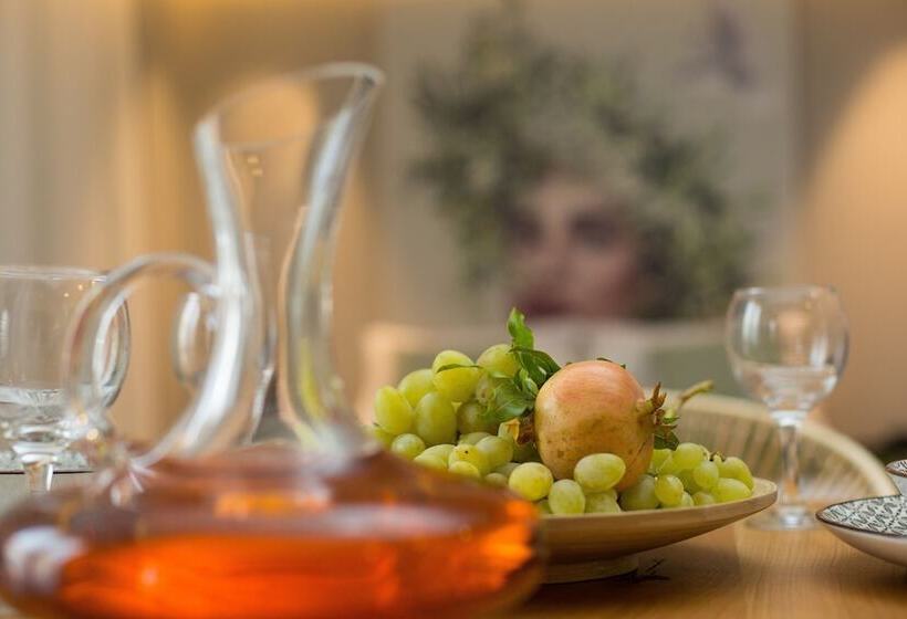 Пансион Artree Suites