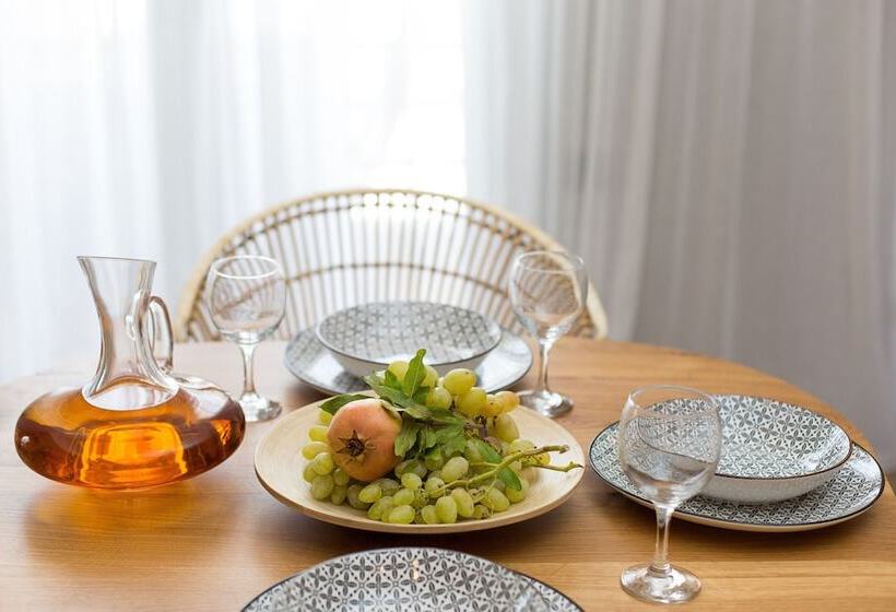 Пансион Artree Suites