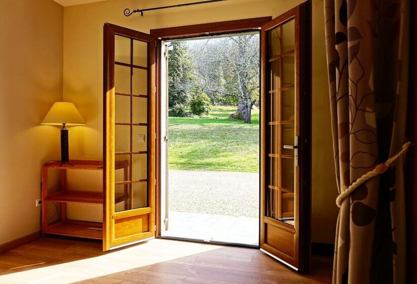 膳宿费 Au Pre Des Sources