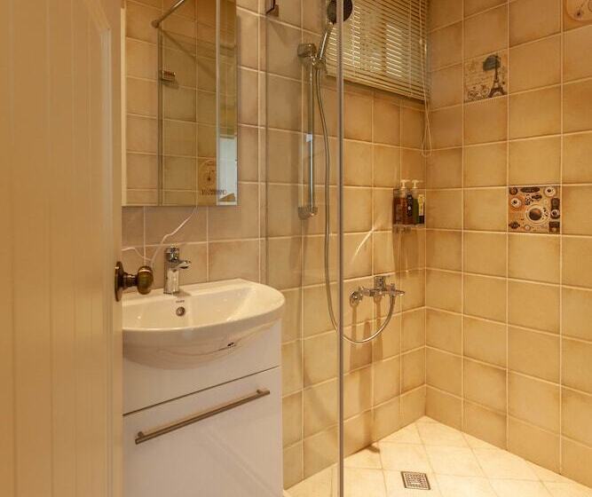 پانسیون Deja Vu B&b