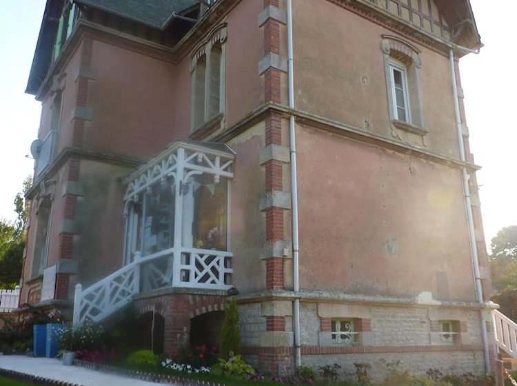 ペンション Les Chambres D Hotes  La Biscoutie