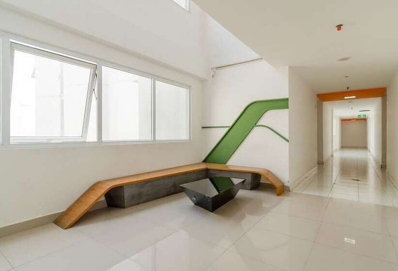 펜션 Reddoorz Apartment @ Aeropolis Tangerang