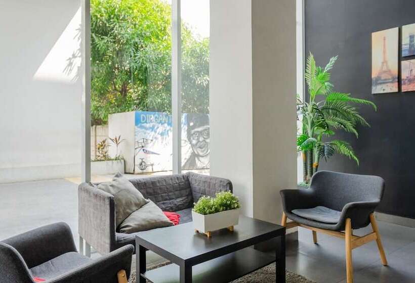 פנסיון Reddoorz Apartment @ Aeropolis Tangerang