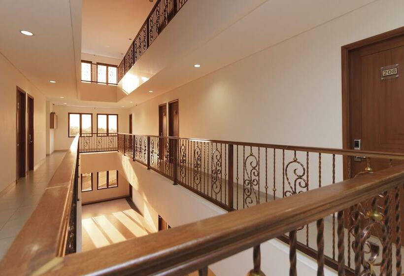 ペンション Reddoorz Plus @ Cbd Bintaro