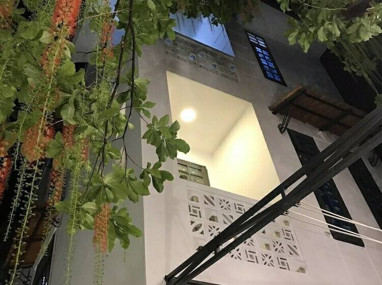 پانسیون The Land Of Canaan