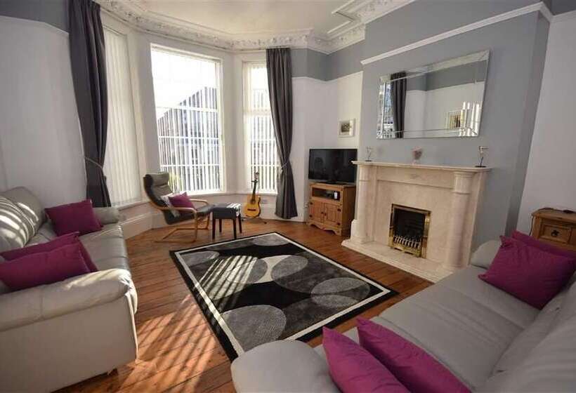 Seaways Holiday Home