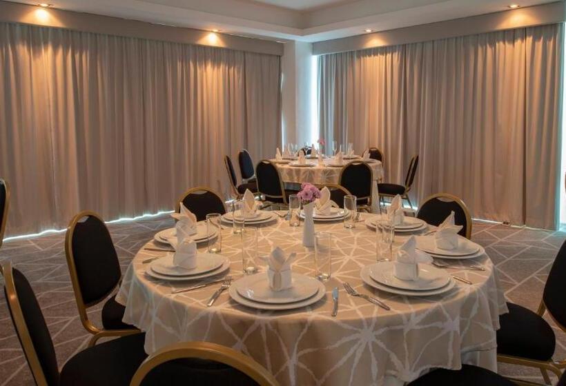 ホテル Holiday Inn & Suites   Merida La Isla, An Ihg