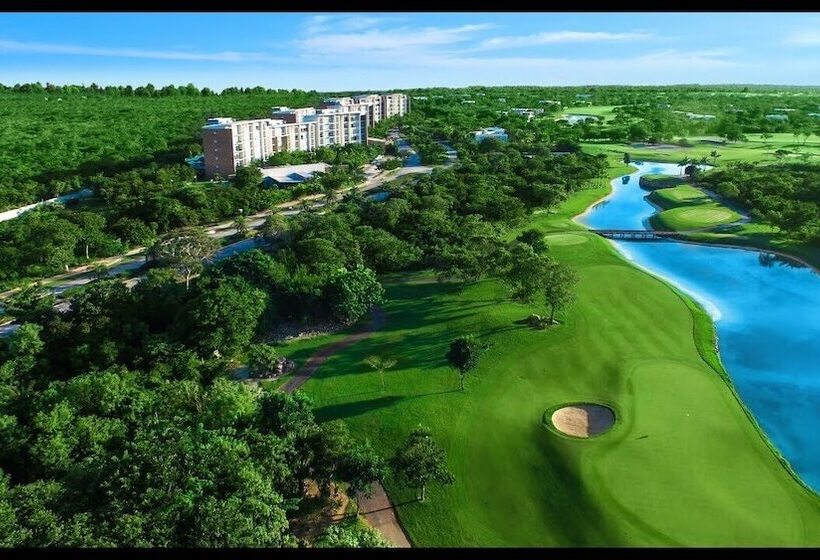 בית מלון כפרי Holiday Inn & Suites Merida La Isla, An Ihg