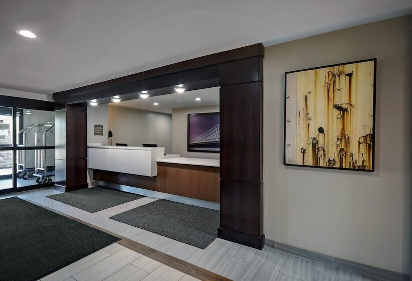 ホテル Staybridge Suites Holland By Ihg