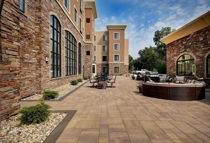 ホテル Staybridge Suites Holland By Ihg