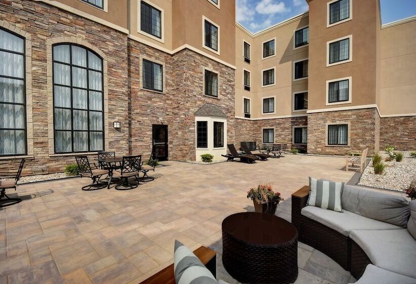 ホテル Staybridge Suites Holland By Ihg