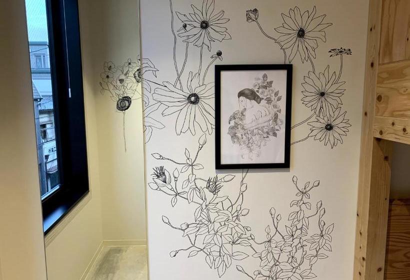 Отель Yolo  Museum