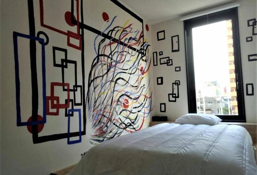 Отель Yolo  Museum