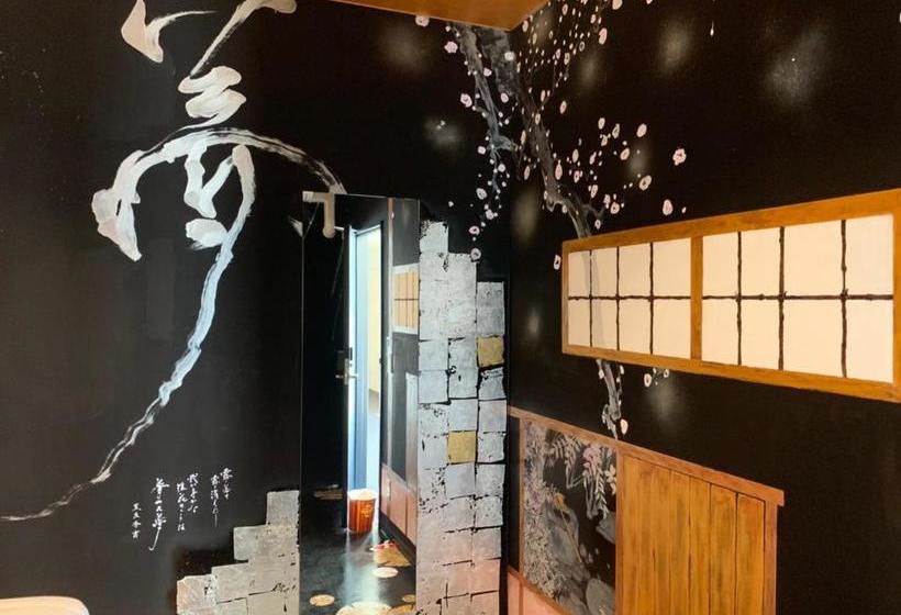 Отель Yolo  Museum