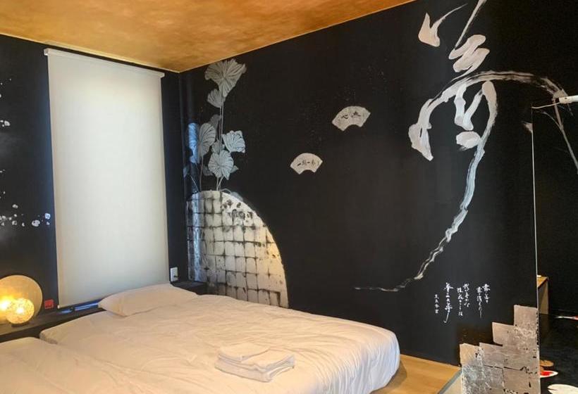 Отель Yolo  Museum