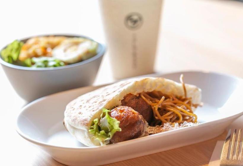 Отель Yolo  Museum