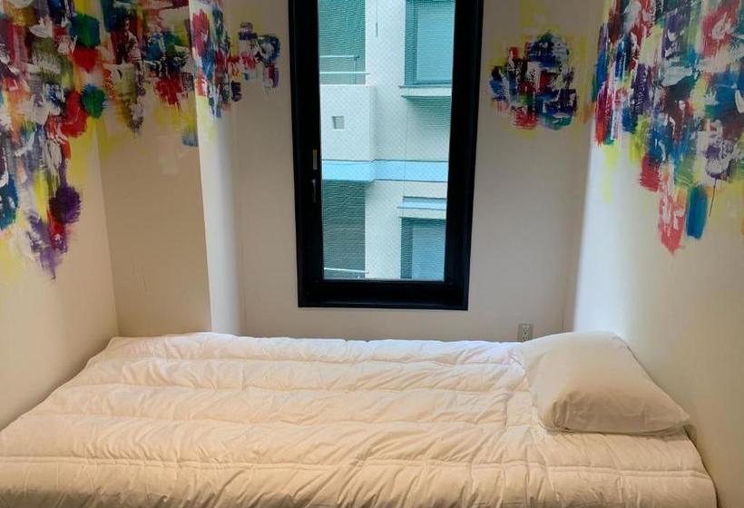 Отель Yolo  Museum