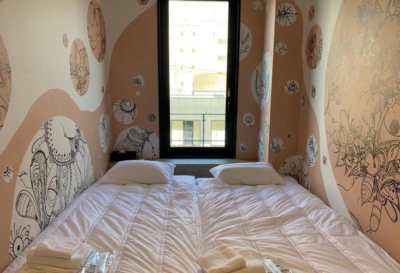 Отель Yolo  Museum