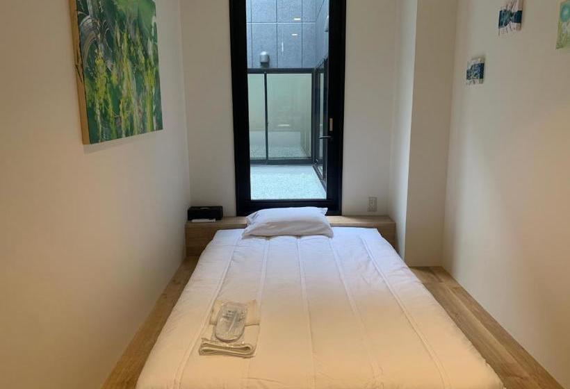 Отель Yolo  Museum