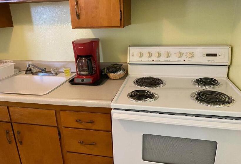 Desert Grove Resort Motel