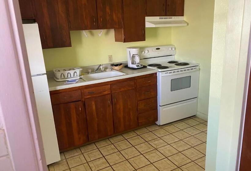 Desert Grove Resort Motel