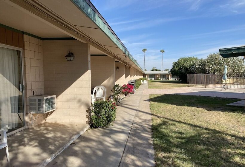 Desert Grove Resort Motel