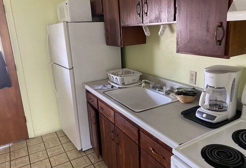 Desert Grove Resort Motel