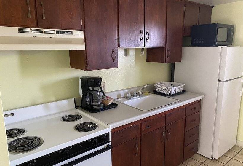 Desert Grove Resort Motel