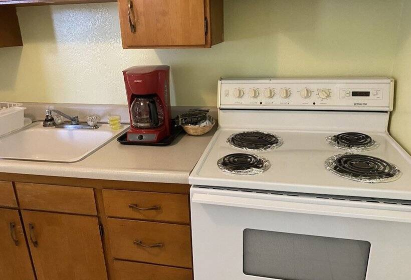 Desert Grove Resort Motel