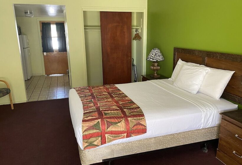 Desert Grove Resort Motel