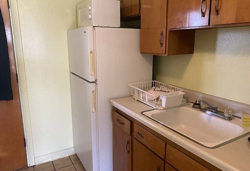 Desert Grove Resort Motel