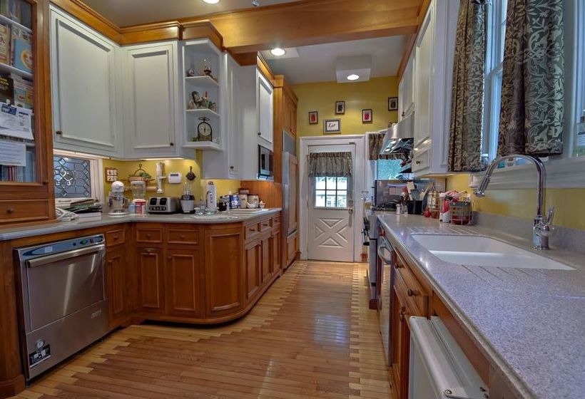 Dickey House Bed & Breakfast