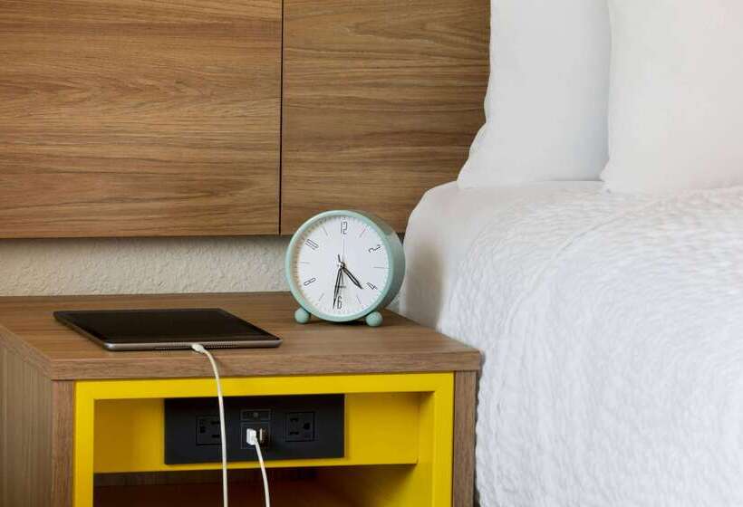 هتل Bo, A Days Inn By Wyndham Chattanooga Downtown