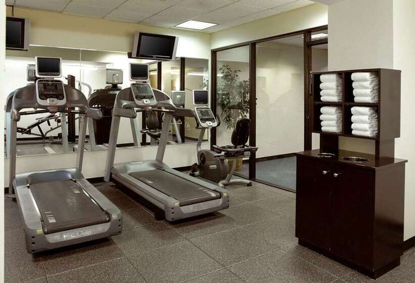 Clarion Hotel Airport