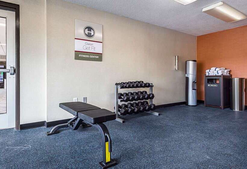 هتل Clarion Inn & Suites Near Downtown