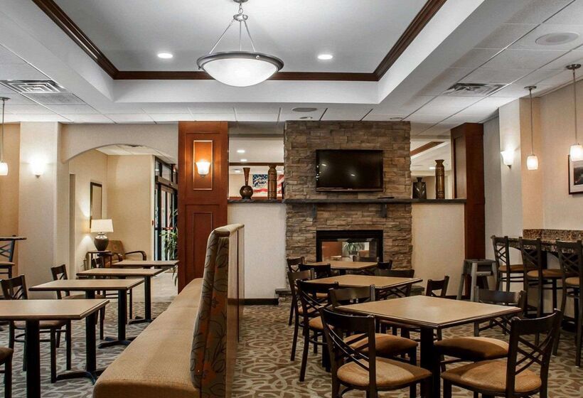 فندق Comfort Inn & Suites Watertown  1000 Islands