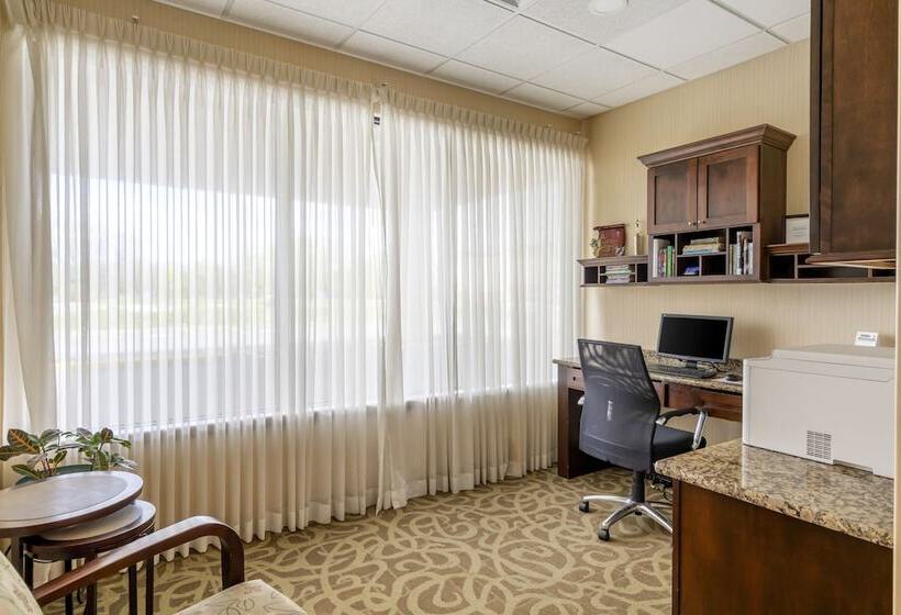 فندق Comfort Inn & Suites Watertown  1000 Islands