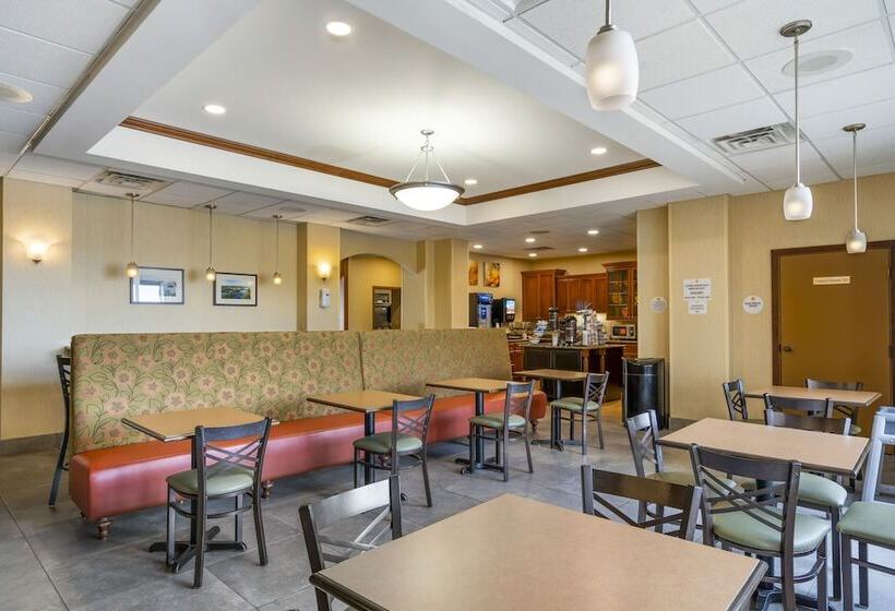 فندق Comfort Inn & Suites Watertown  1000 Islands